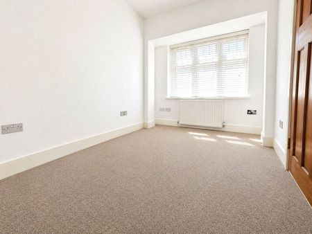 Sheringham Avenue, Twickenham, TW2 6AW - Photo 2