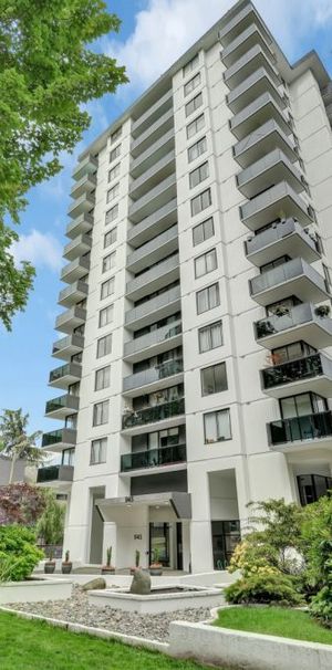 Governor’s Square - Photo 1