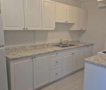 421 West Street, Orillia - Photo 3