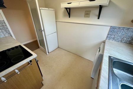 Wimborne Road, BOURNEMOUTH - Photo 4