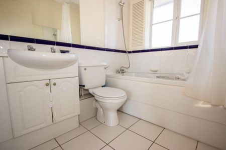 2 bedroom end of terrace house to rent - Photo 5