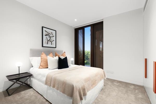 Modern 3-Bed Apartment with Parking in the Heart of Sydney - Photo 1