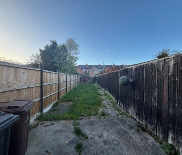 Hall Street - Photo 1