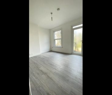 Studio Flat, Linthorpe Road, N16 - Photo 1