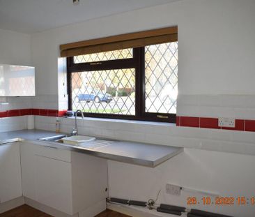 2 bedroom terraced house to rent - Photo 4