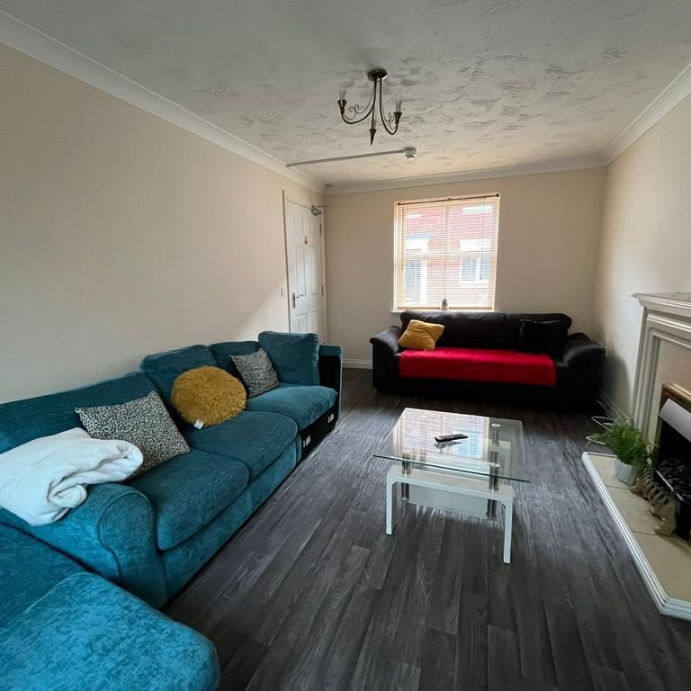 6 bedroom semi-detached house to rent - Photo 1