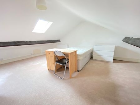 3 Bed Student Accommodation - Photo 3