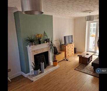 2 bedroom semi-detached house to rent - Photo 5