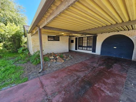 Top Location - Spacious House & Pool! *Open Thurs 19/02/ 4.00pm to 4.20pm* - Photo 4