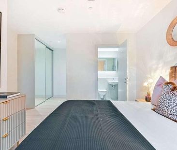 The Oakgate, Leatherhead, KT22 - Photo 1