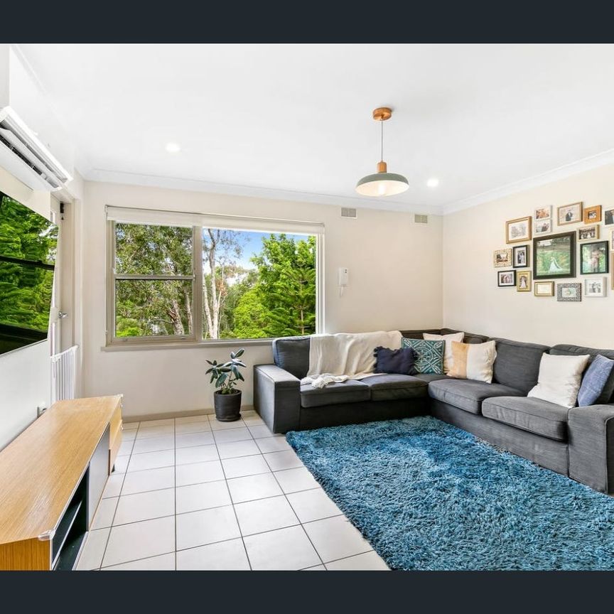 Light-Filled Top-Floor Two-Bedroom Apartment with Balcony and Study - Photo 1