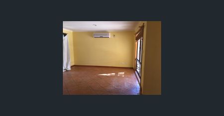 Spacious 3 bedroom home with large back yard. - Photo 3