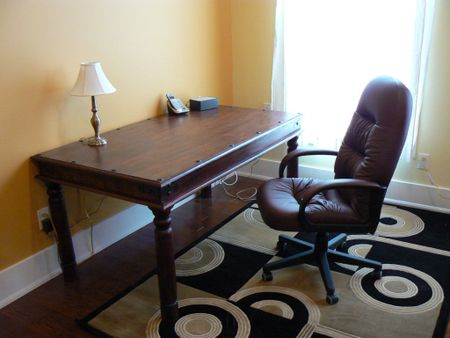 For Lease - 416 Chambers Street Unit# 1, Peterborough, Ontario - Photo 2