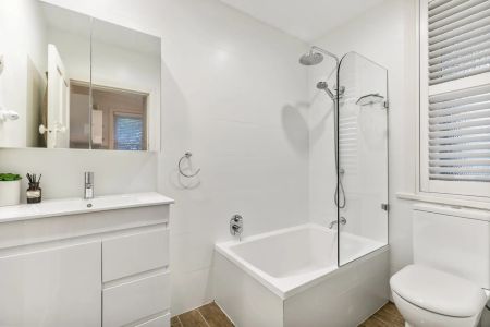 Gorgeous Family Entertainer - Photo 4