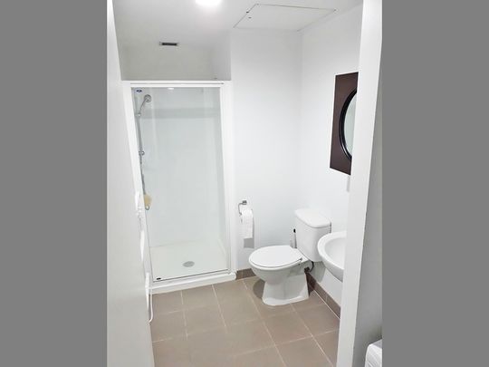Spacious Open Plan and Light Apartment. - Photo 1