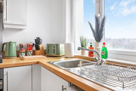 1 Bed Flat, High Point, NG7 - Photo 3