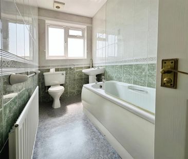 Moor Lane, Upminster, RM14 - Photo 5