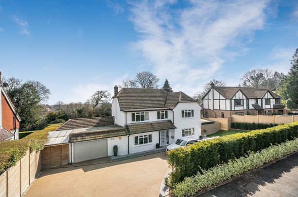 Hurst Close, Woking - 4 bedrooms Property for lettings - Seymours - Photo 1