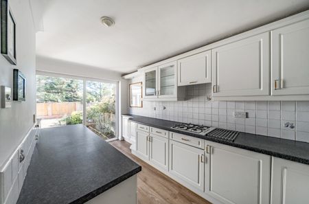 3 bedroom semi-detached house to rent - Photo 5