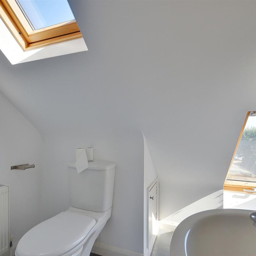 Glebe Avenue, Ickenham, UB10 - Photo 1