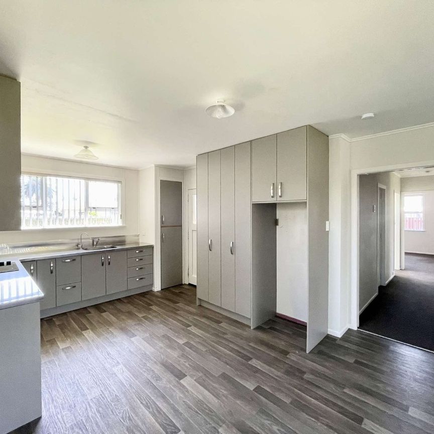 Cozy on Cracroft - Photo 1