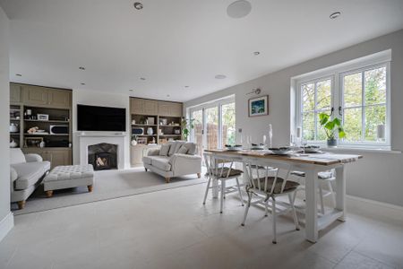 3 bedroom detached house to rent - Photo 2