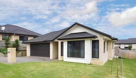 Comfortable Family Home - Photo 5