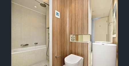 East-Facing Three Bedroom Apartment with Modern, Contemporary Design - Photo 5