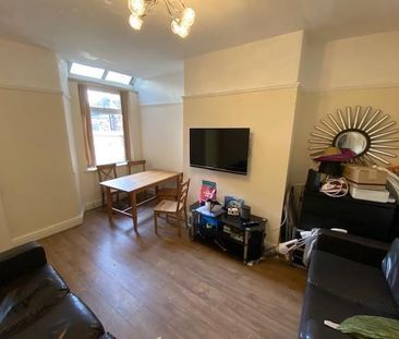 4 bedroom private hall to rent - Photo 2