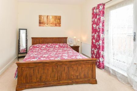 3 bedroom semi-detached house to rent - Photo 4