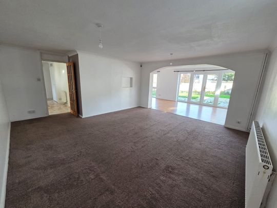 Spinis, Bracknell, Berkshire, RG12 - Photo 1