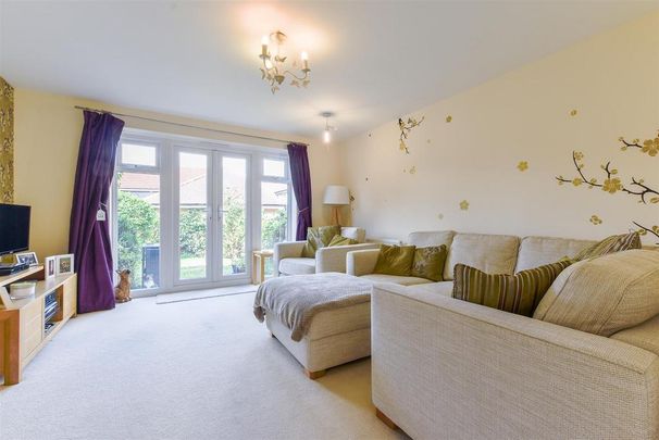 3 bedroom end of terrace house to rent - Photo 1