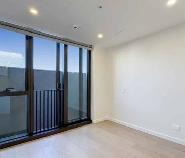 Welcome to apartment 412 in Hyde Lane. - Photo 4