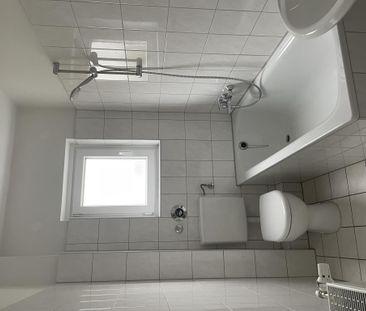 Passend für den kleinen Geldbeutel mit Tapeten und Fußboden !!!!! - Photo 6