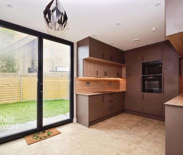 2 bedroom semi-detached bungalow to rent - Photo 3