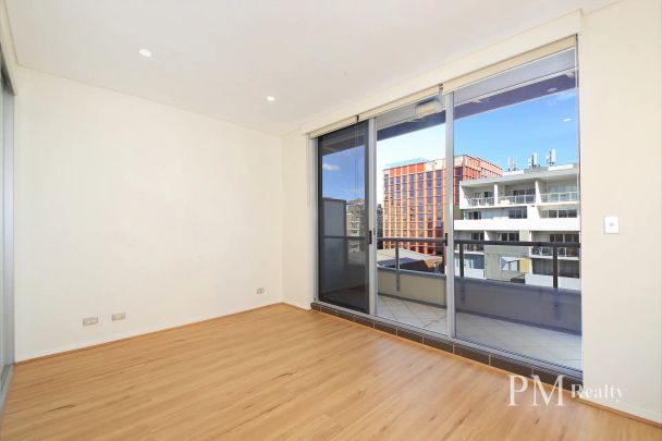 Space, Style and Quality in a Top Floor Position - BUILDING B ENTRANCE - Photo 1
