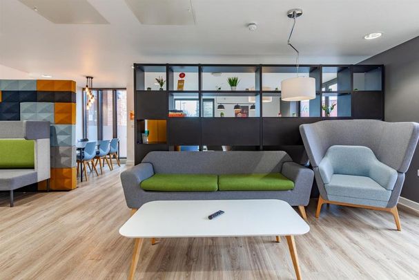 1 bedroom in a flat share to rent - Photo 1