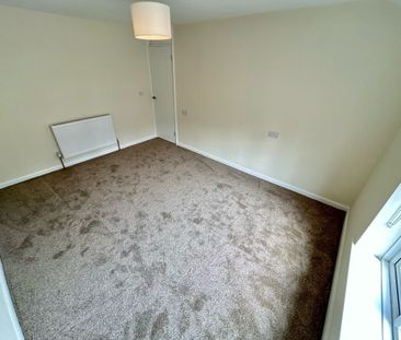 Gayfield Avenue, Brierley Hill - Photo 6