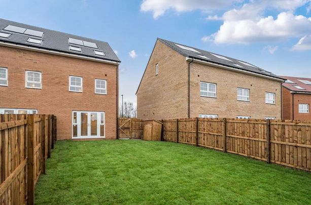 3 bedroom semi-detached house to rent - Photo 1