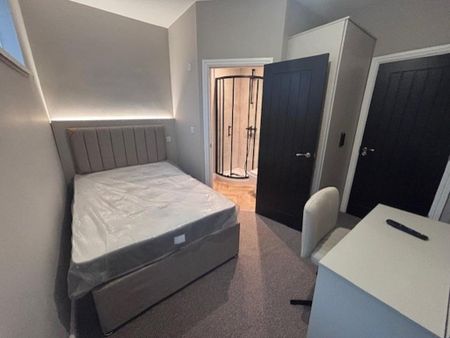 6 bedroom house of multiple occupation to rent - Photo 3