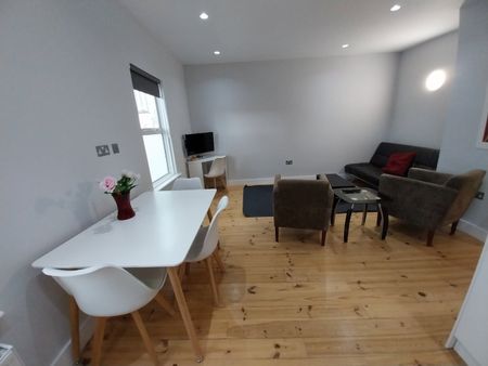1 Bed Flat, Kings Court, NW6 - Photo 2