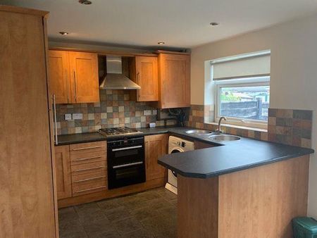 3 bedroom semi-detached house to rent - Photo 3