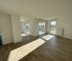 Location Appartement 4 pièces 84m² - Photo 2