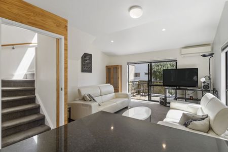 Furnished Townhouse - Secure Gated Community - Photo 2