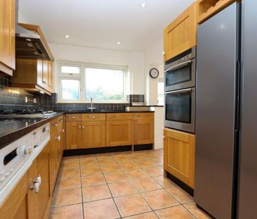 3 bedroom end of terrace house to rent - Photo 3