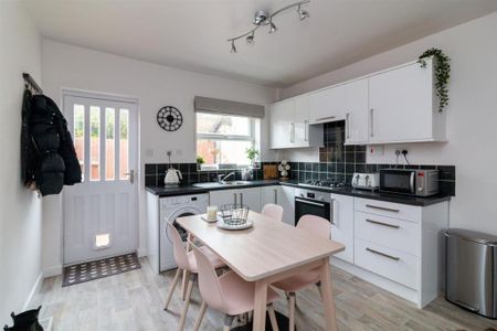 2 bedroom terraced house to rent - Photo 2