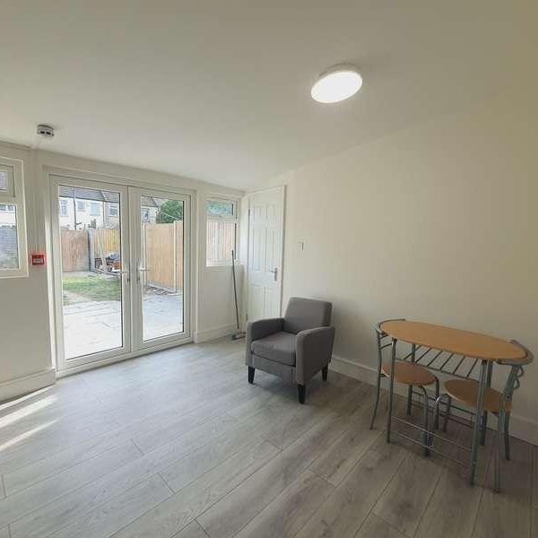 Tudor Road, Hayes, UB3 - Photo 1