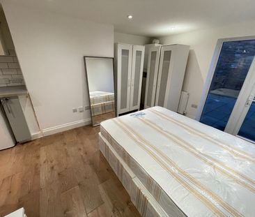 Studio Flat, Harrow Road, W10 - Photo 2