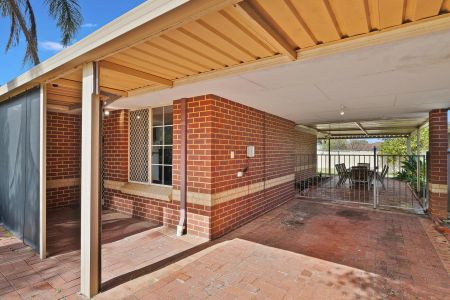 Well-Presented 3x1 in Prime Erskine Location - Photo 4