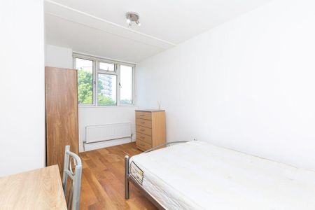 3 bedroom flat to rent - Photo 4